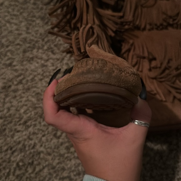 🪶 Minnetonka Boots 🤎 - Picture 2 of 5